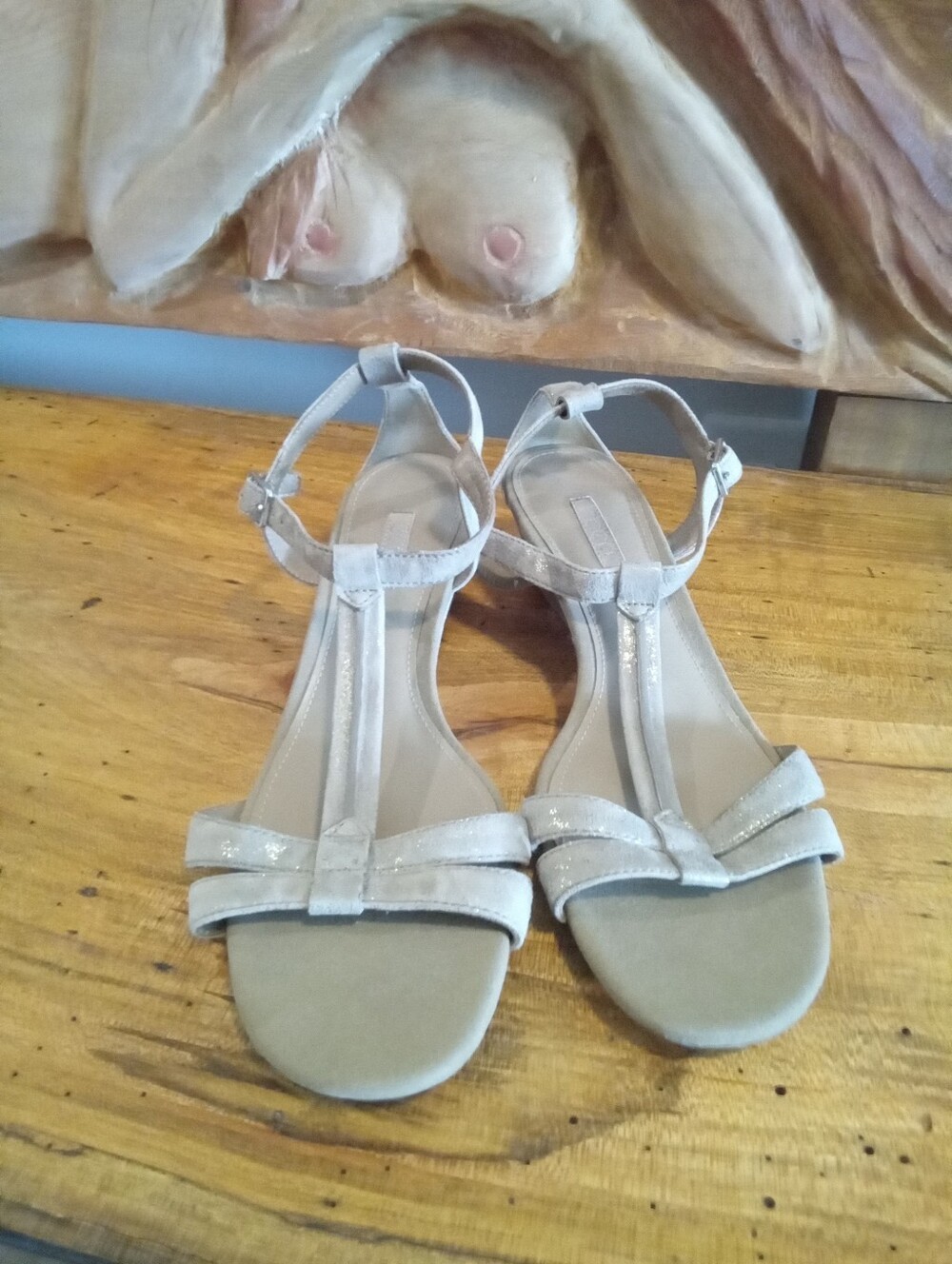 ECCO Sz 40=9 Beige Metallic T-Strap 1.75" Wedge Sandals - Neutral Dress Sandal
